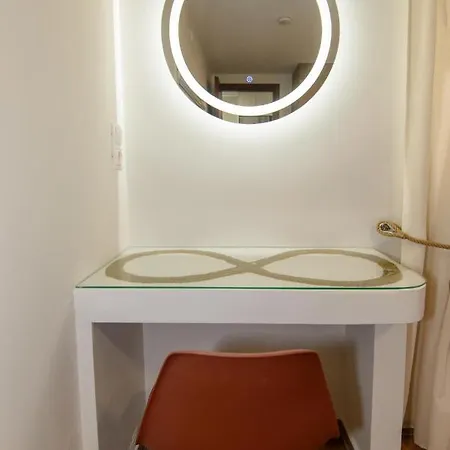 Deck2 Syros Premium Apartament Vári